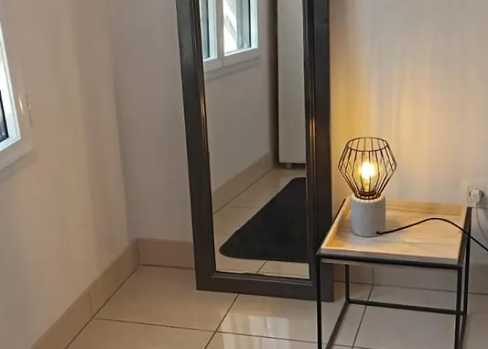 Les Jardins De Louis بيت للعطل