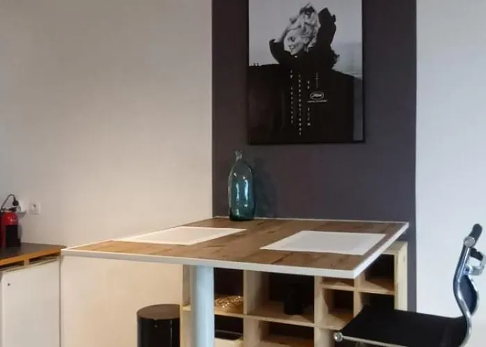 Les Jardins De Louis بيت للعطل